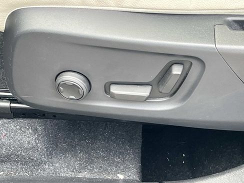 Used 2023 Volvo XC40 B4 Plus w/ Driver Assist Package image 22