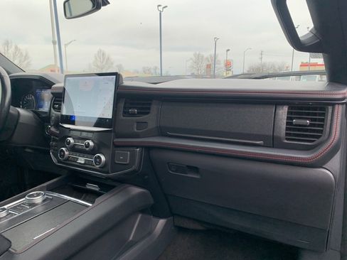 Used 2023 Ford Expedition Max Limited image 18