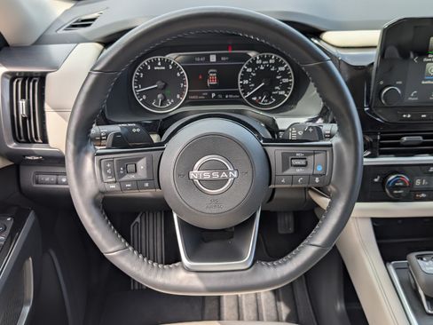 Used 2025 Nissan Pathfinder SL AWD/4WD image 24