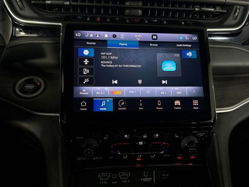 Used 2022 Jeep Grand Cherokee Limited 4xe w/ Luxury Tech Group II image 17