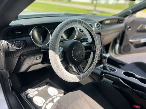Used 2019 Ford Mustang Coupe RWD image 7