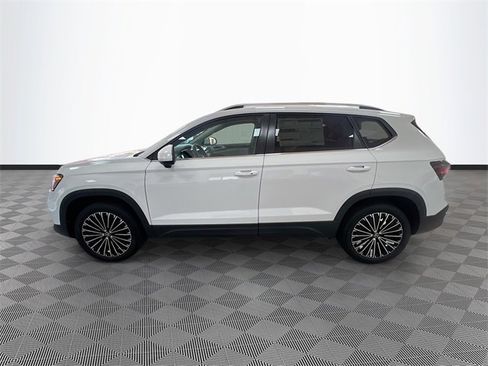 New 2025 Volkswagen Taos SE image 4