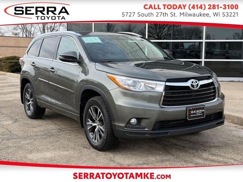 Used 2016 Toyota Highlander XLE image 1