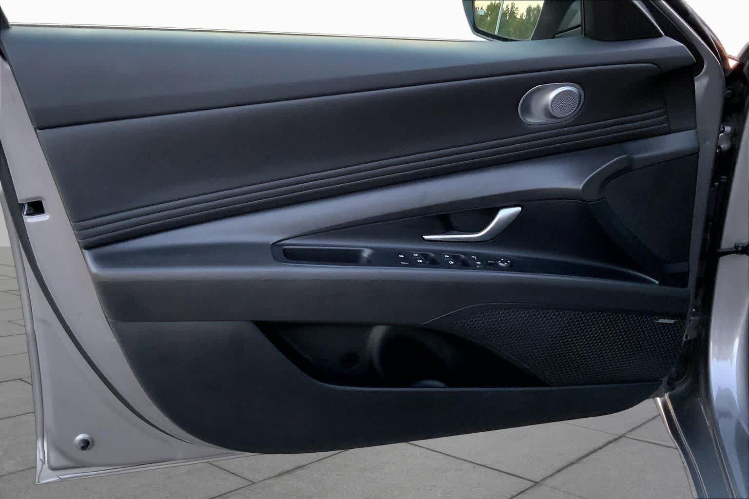 Used 2024 Hyundai Elantra Limited FWD image 19
