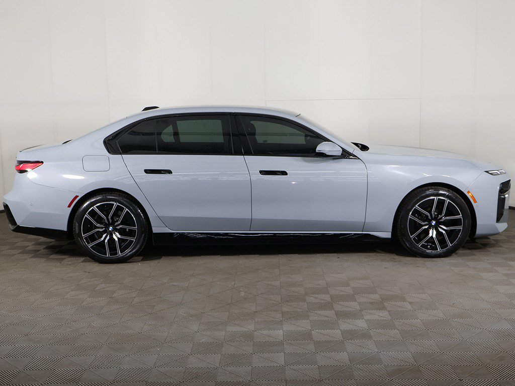 Used 2025 BMW i7 xDrive60 w/ Premium Package AWD/4WD image 21