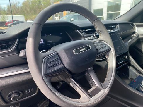 Used 2023 Jeep Grand Cherokee Altitude AWD/4WD image 24