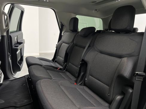 Used 2025 Ford Expedition Active RWD image 16