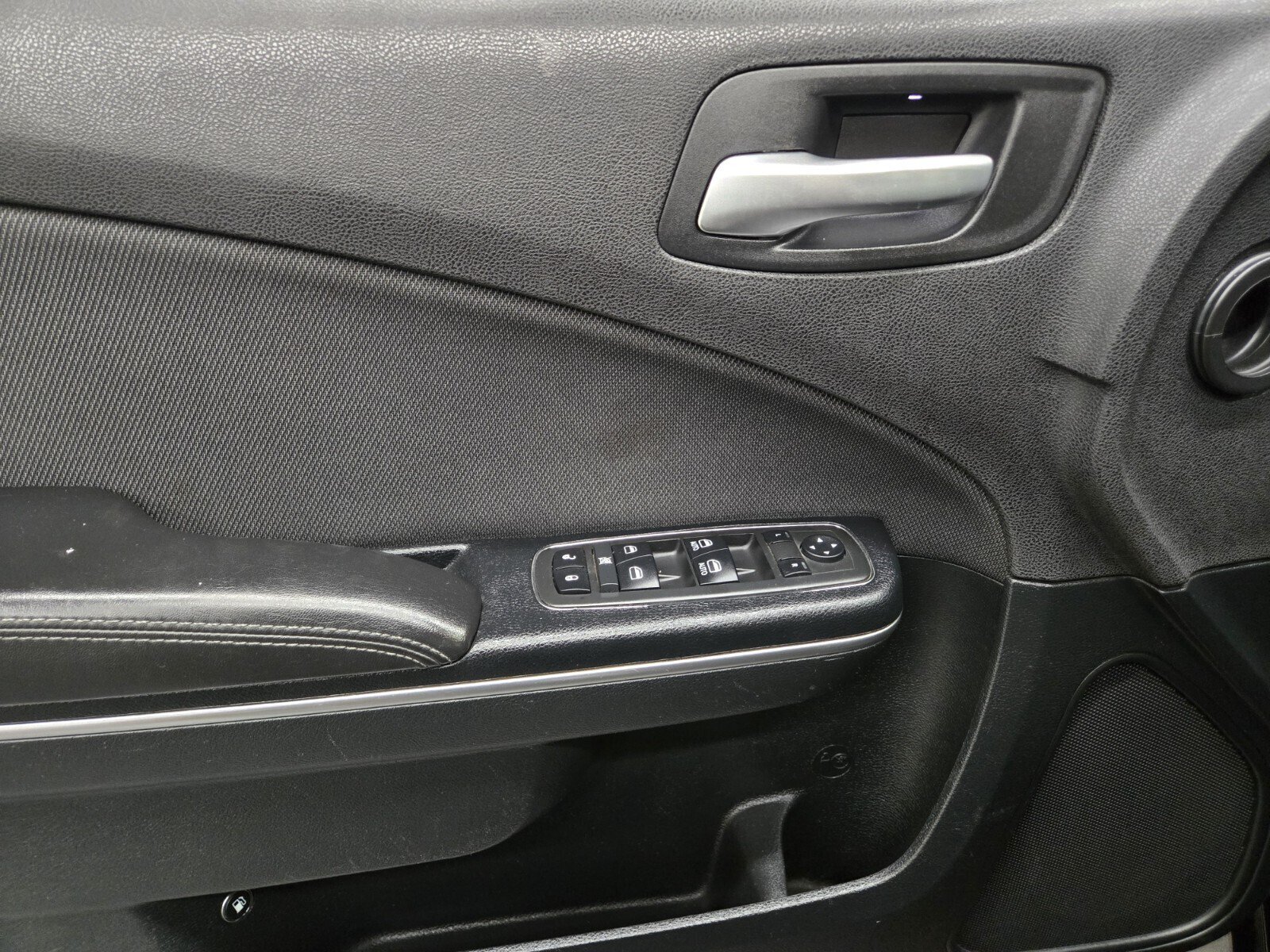 Used 2015 Dodge Charger SE RWD image 14