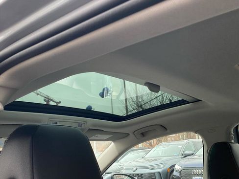 Certified 2024 Volkswagen Jetta SE w/ Panoramic Sunroof Package image 20