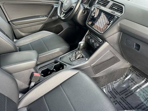 Used 2021 Volkswagen Tiguan SE R-Line FWD image 17