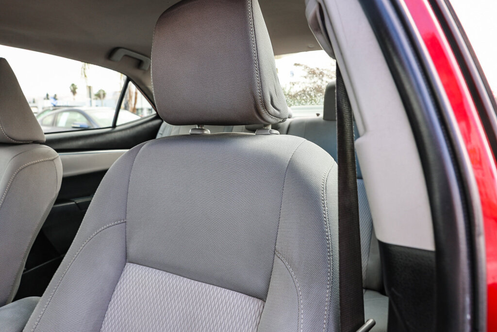 Used 2014 Toyota Corolla LE FWD image 14