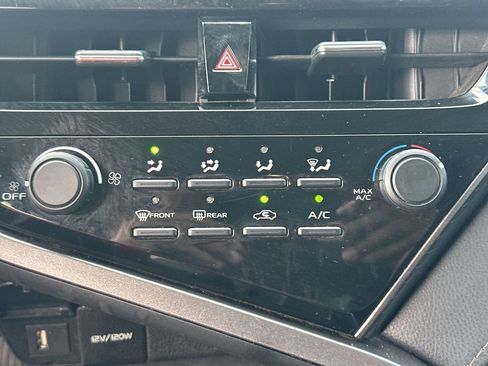 Used 2021 Toyota Camry LE FWD image 28