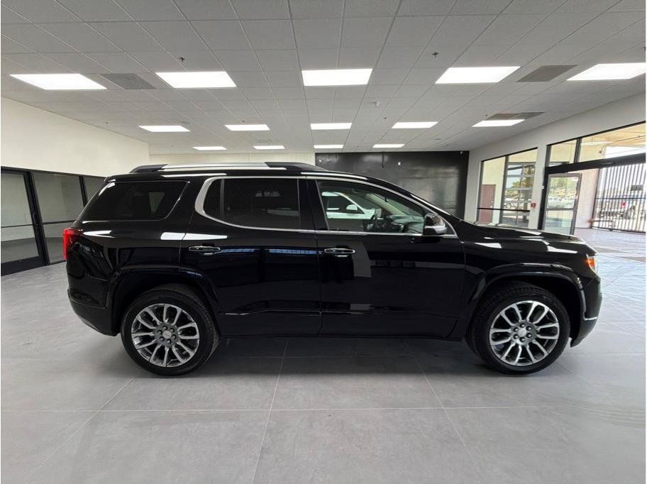 Used 2023 GMC Acadia Denali FWD image 3