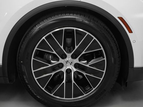 Used 2025 Porsche Macan Electric image 13