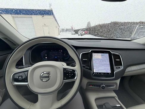 Used 2025 Volvo XC90 T8 Plus w/ Protection Package Premier image 17