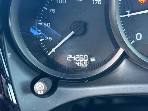 Certified 2022 Porsche Macan image 25