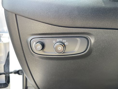 Used 2023 Chevrolet Equinox LT image 18