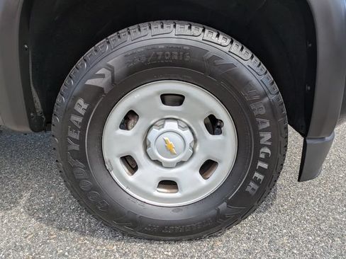 Used 2019 Chevrolet Colorado W/T RWD image 11