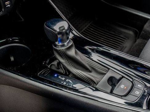 Used 2021 Toyota C-HR XLE image 29