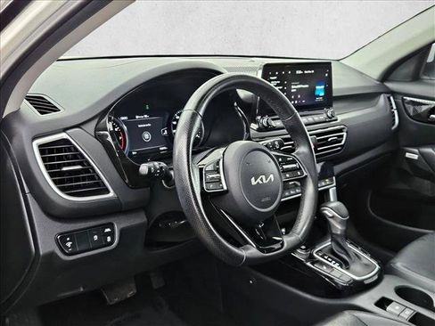 Used 2022 Kia Seltos SX w/ Sunroof Package image 9