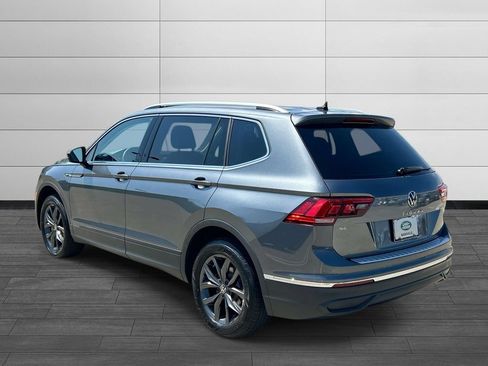 Used 2022 Volkswagen Tiguan SE FWD image 3