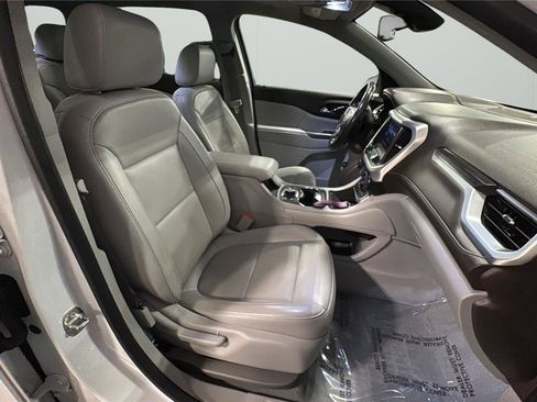 Used 2020 GMC Acadia SLT w/ Driver Alert Package II image 16