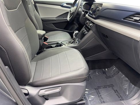 Used 2024 Volkswagen Taos SE image 45