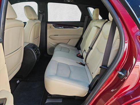 Used 2017 Cadillac XT5 Luxury w/ Driver Awareness Package image 21