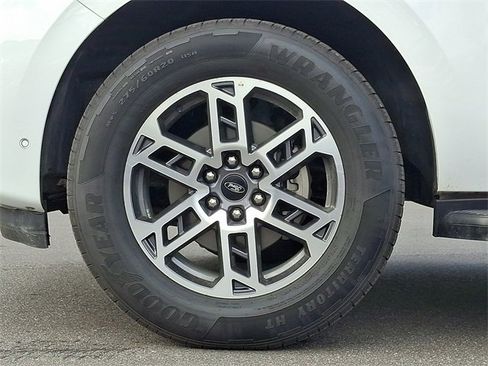 Used 2025 Ford Expedition Active image 8