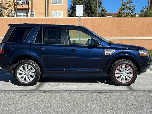 Used 2015 Land Rover LR2 HSE image 3