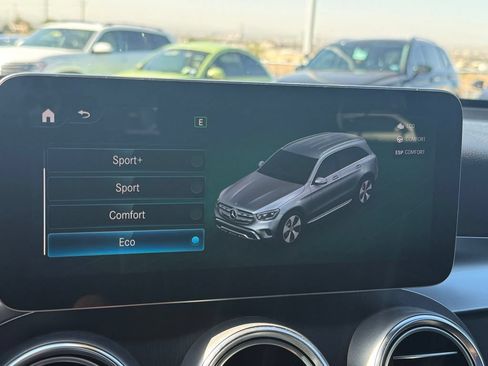 Used 2022 Mercedes-Benz GLC 300 4MATIC image 22