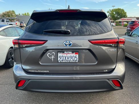 Used 2023 Toyota Highlander LE AWD/4WD image 5