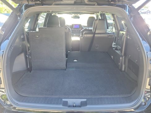 Used 2023 Toyota Highlander XSE FWD image 14