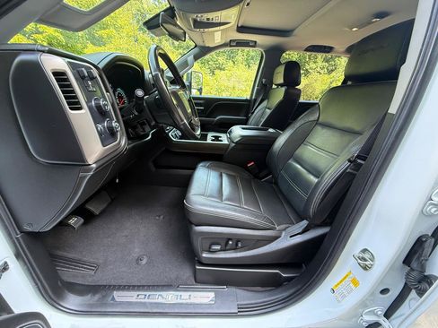 Used 2019 GMC Sierra 2500 Denali w/ LPO, Protection Package AWD/4WD image 15