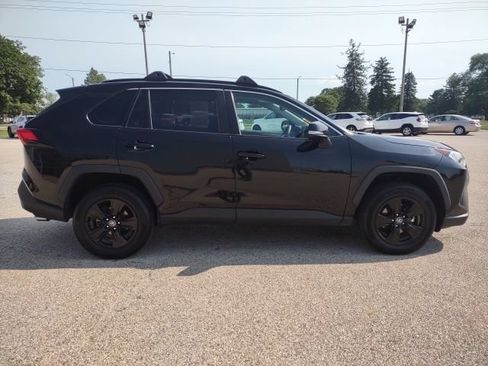Used 2021 Toyota RAV4 XLE FWD image 6