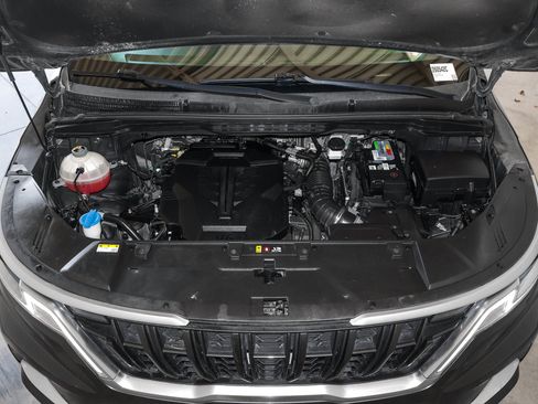 Used 2022 Kia Carnival LX FWD image 20