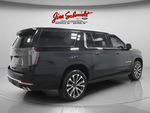 Used 2026 Chevrolet Suburban High Country AWD/4WD image 6