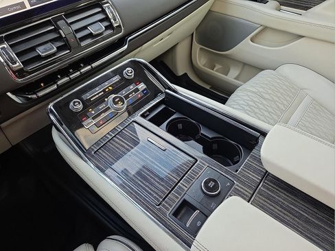 Used 2020 Lincoln Navigator Black Label w/ Cargo Convenience Package image 25