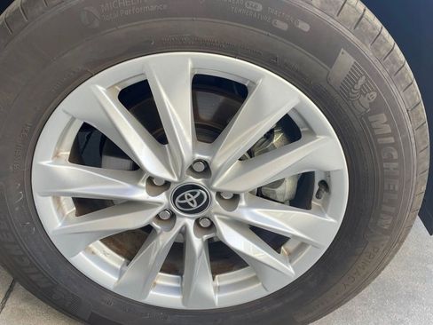 Used 2025 Toyota Corolla Cross LE FWD image 25