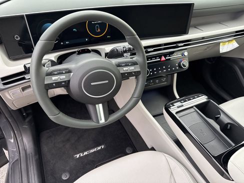 Used 2025 Hyundai Tucson Limited image 23