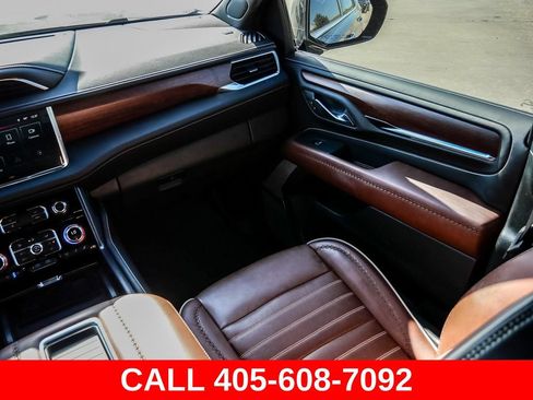Used 2023 GMC Yukon Denali Ultimate AWD/4WD image 36
