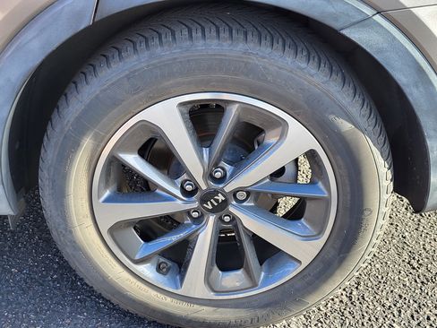 Used 2019 Kia Sorento EX image 19