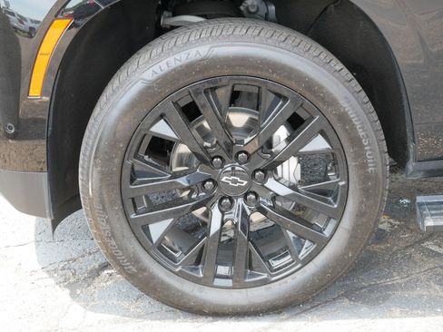 Used 2025 Chevrolet Tahoe Premier AWD/4WD image 15