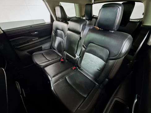 Used 2023 Nissan Pathfinder SL w/ Black Appearance Package AWD/4WD image 22