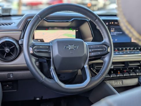 Used 2024 Chevrolet Colorado ZR2 w/ ZR2 Convenience Package III image 16