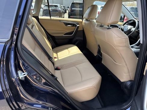Used 2021 Toyota RAV4 XLE Premium image 11