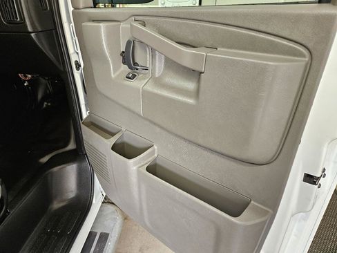 Used 2024 Chevrolet Express 2500 w/ Driver Convenience Package RWD image 20