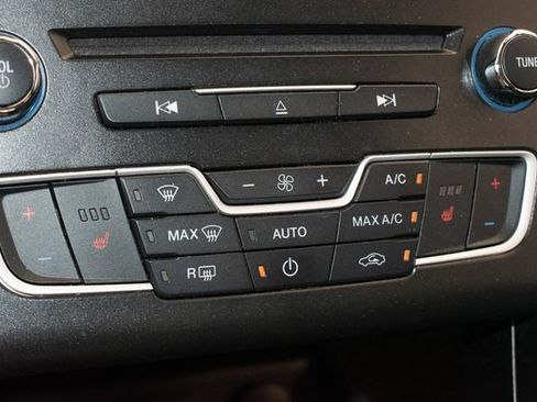 Used 2018 Ford Fusion SE w/ Fusion SE Technology Package FWD image 30