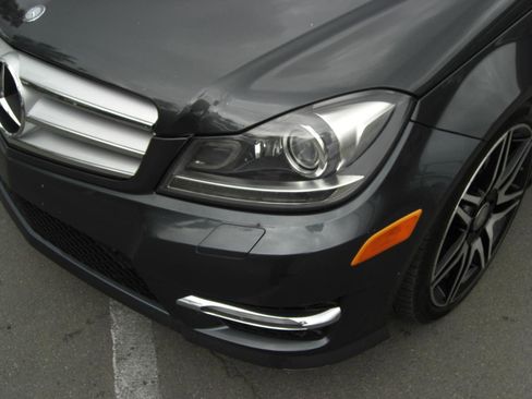 Used 2013 Mercedes-Benz C 250 Sedan image 3