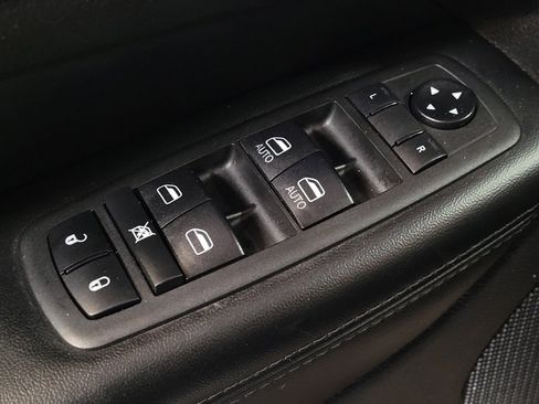 Used 2020 Jeep Grand Cherokee Laredo w/ 18" Wheel & 8.4" Radio Group image 27